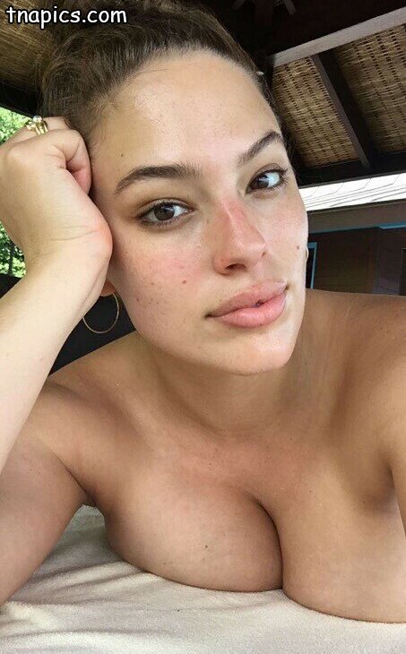 Ashley Graham naked 32