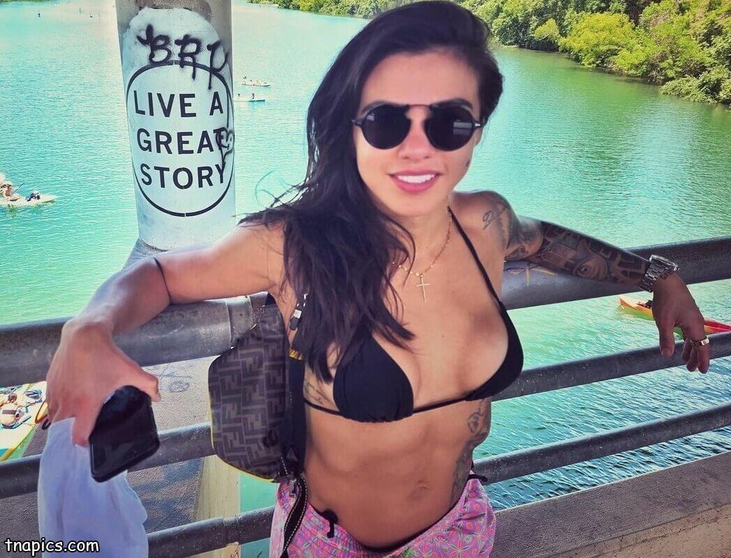 Claudia Gadelha nude 10