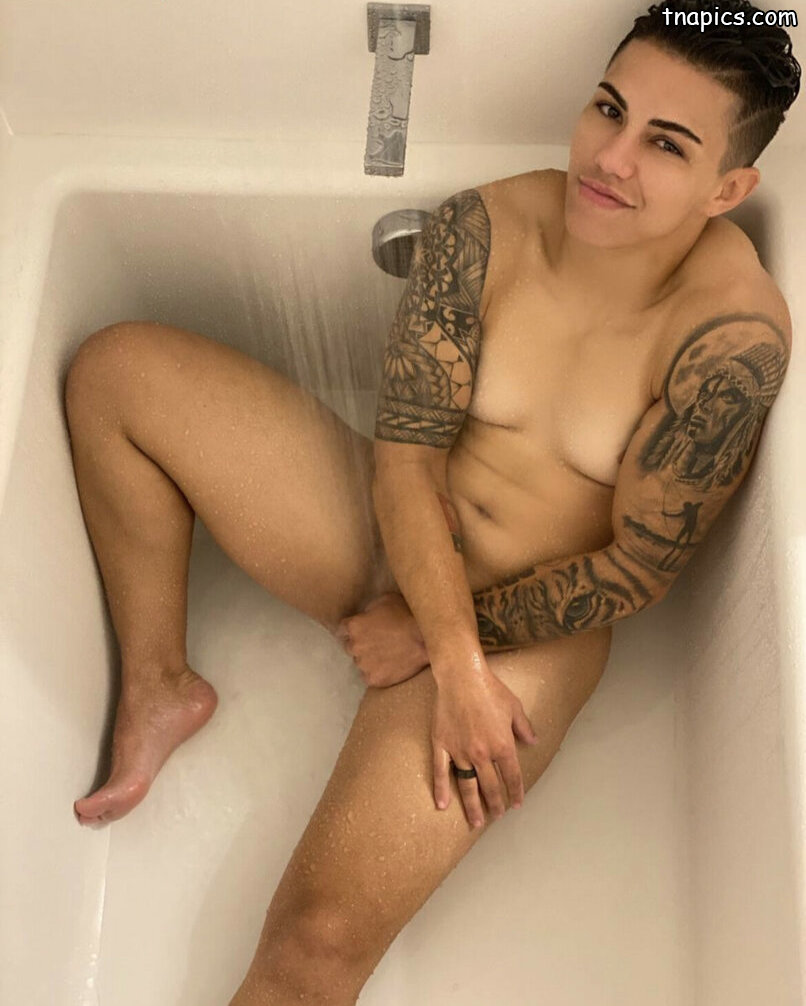 Jessica Andrade nude 18