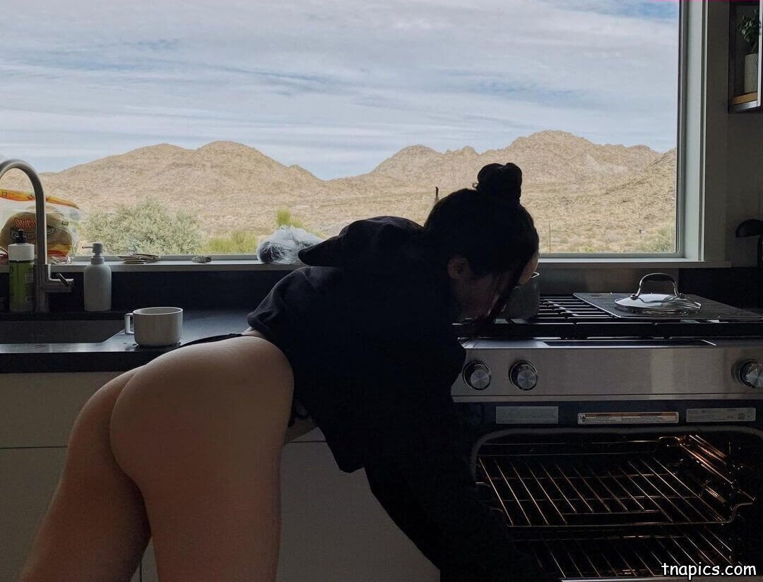 Noah Cyrus Nude 4