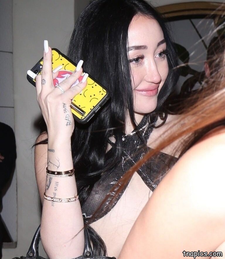 Noah Cyrus Nude 8