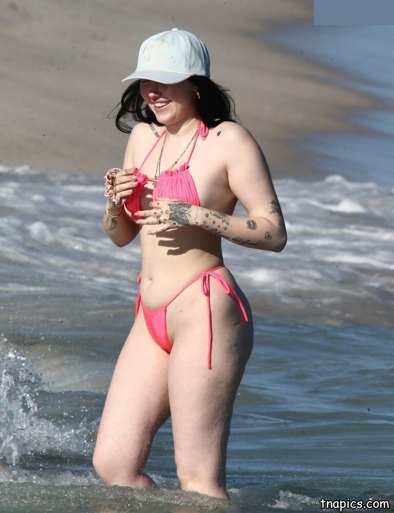 Noah Cyrus Nude 32