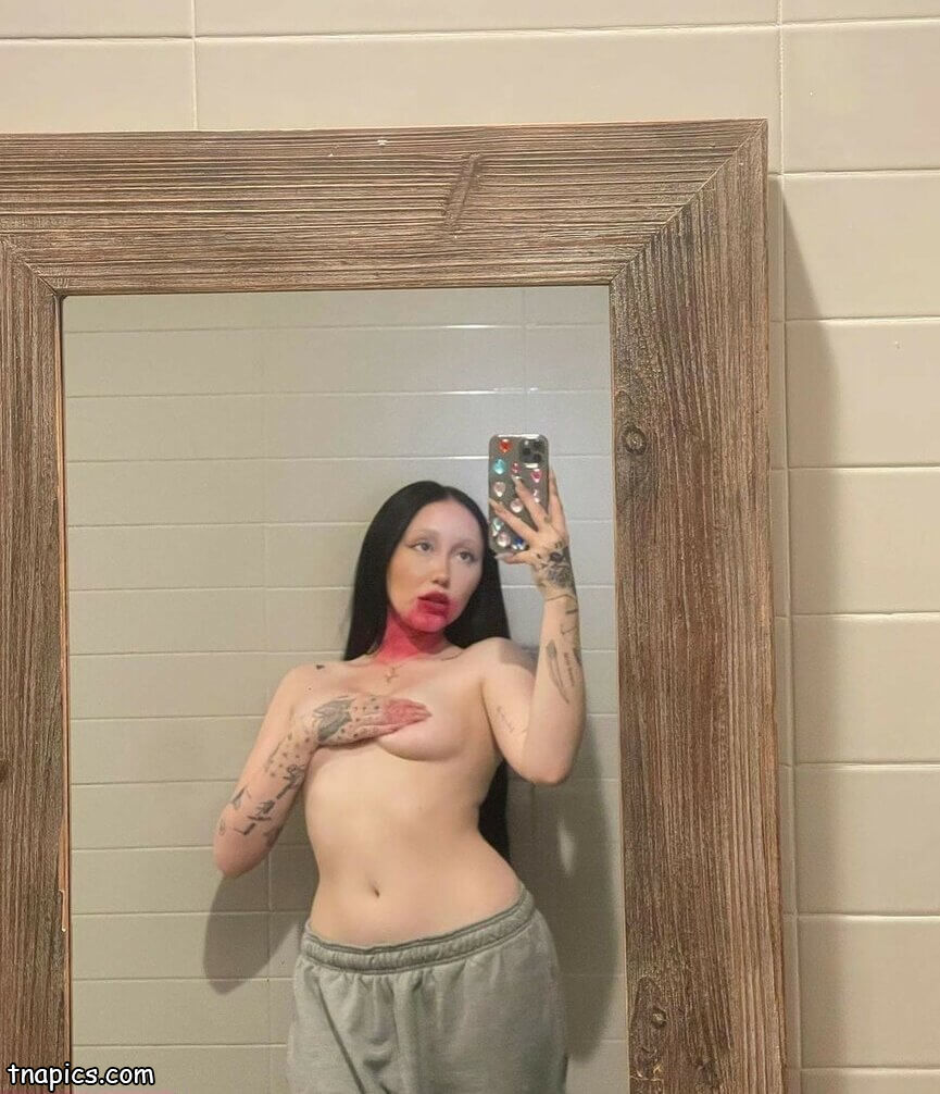 Noah Cyrus Nude 37