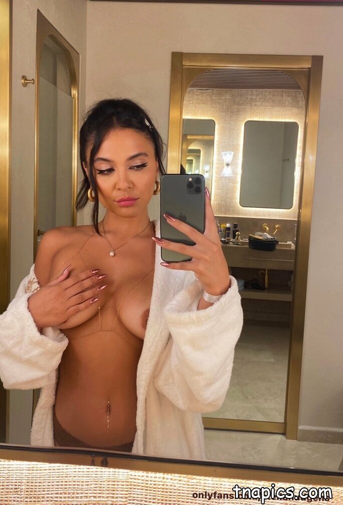 Stella Hudgens Nude 19