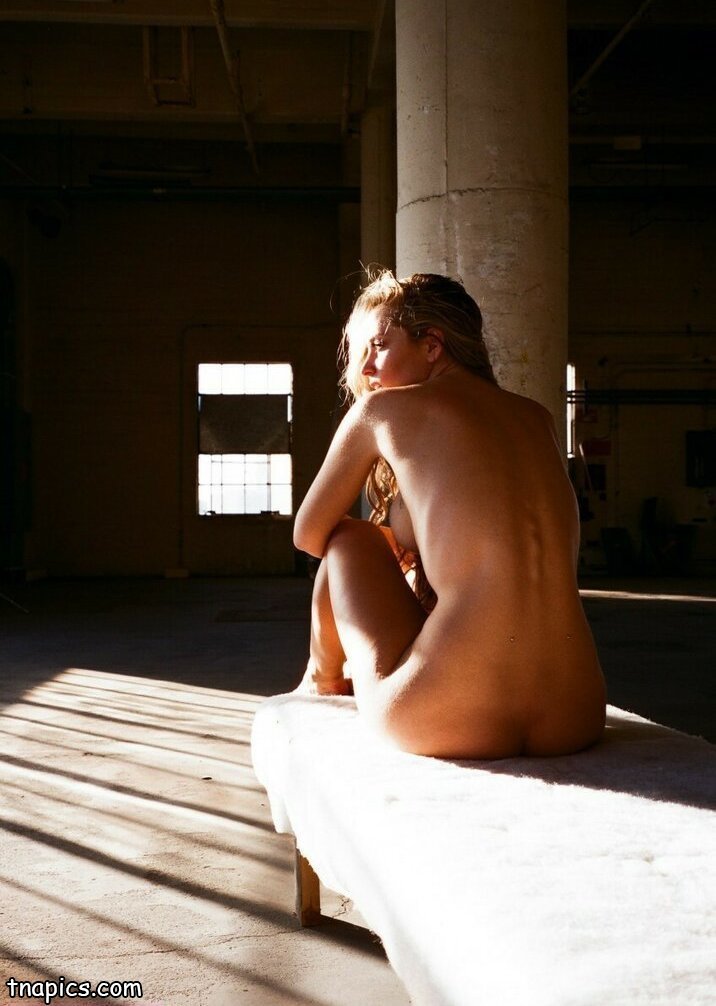 Sydney Maler nude 41